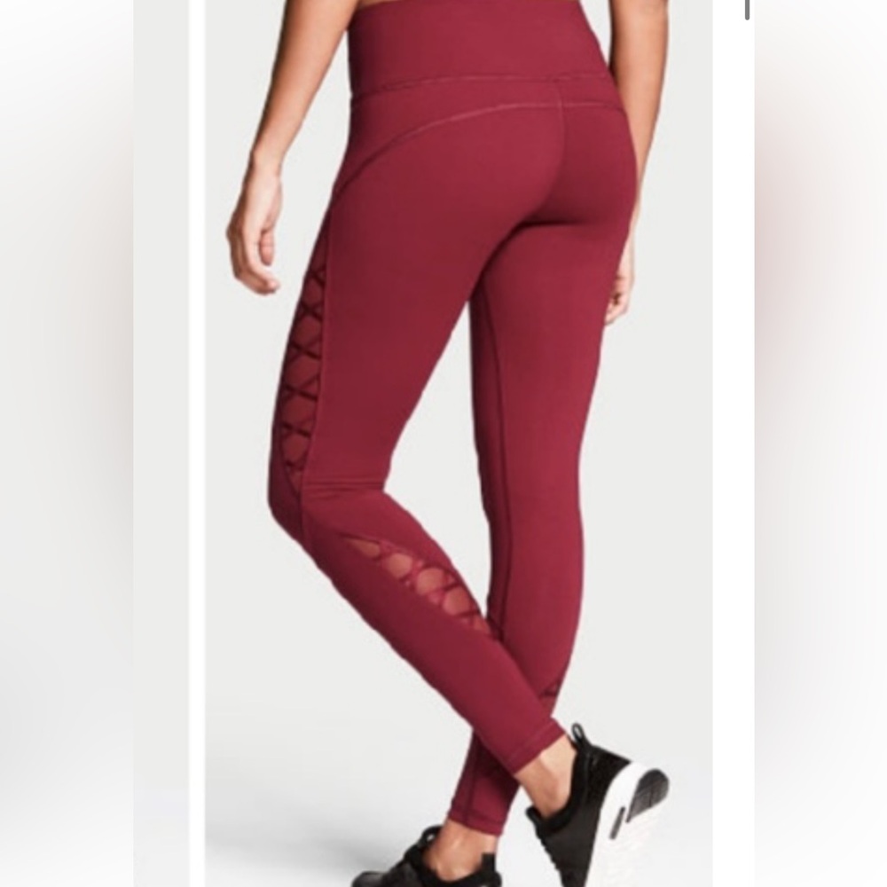 Victorias Secret Knockout Leggings Mesh
Opening Size Medium